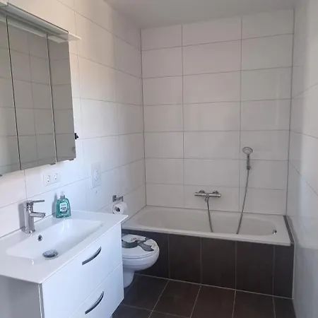 Mit 2 Schlafzimmern, Wlan Und Waschtrockner In Nahe Leuna, Leipzig * Weißenfels