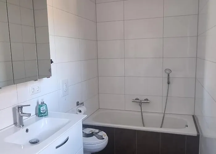 Fewo Mit 2 Schlafzimmern, Wlan Und Waschtrockner In Weissenfels Nahe Leuna, Leipzig * Weißenfels