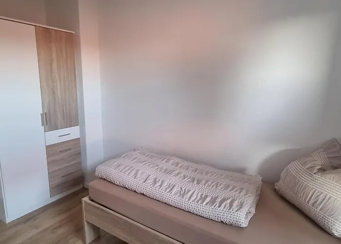 아파트 Fewo Mit 2 Schlafzimmern, Wlan Und Waschtrockner In Weissenfels Nahe Leuna, Leipzig